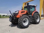 Tractor agrícola con toma de fuerza delantera SD2404