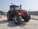 Tractor utilitario Toma de fuerza delantera Tractor agrícola de 240 hp